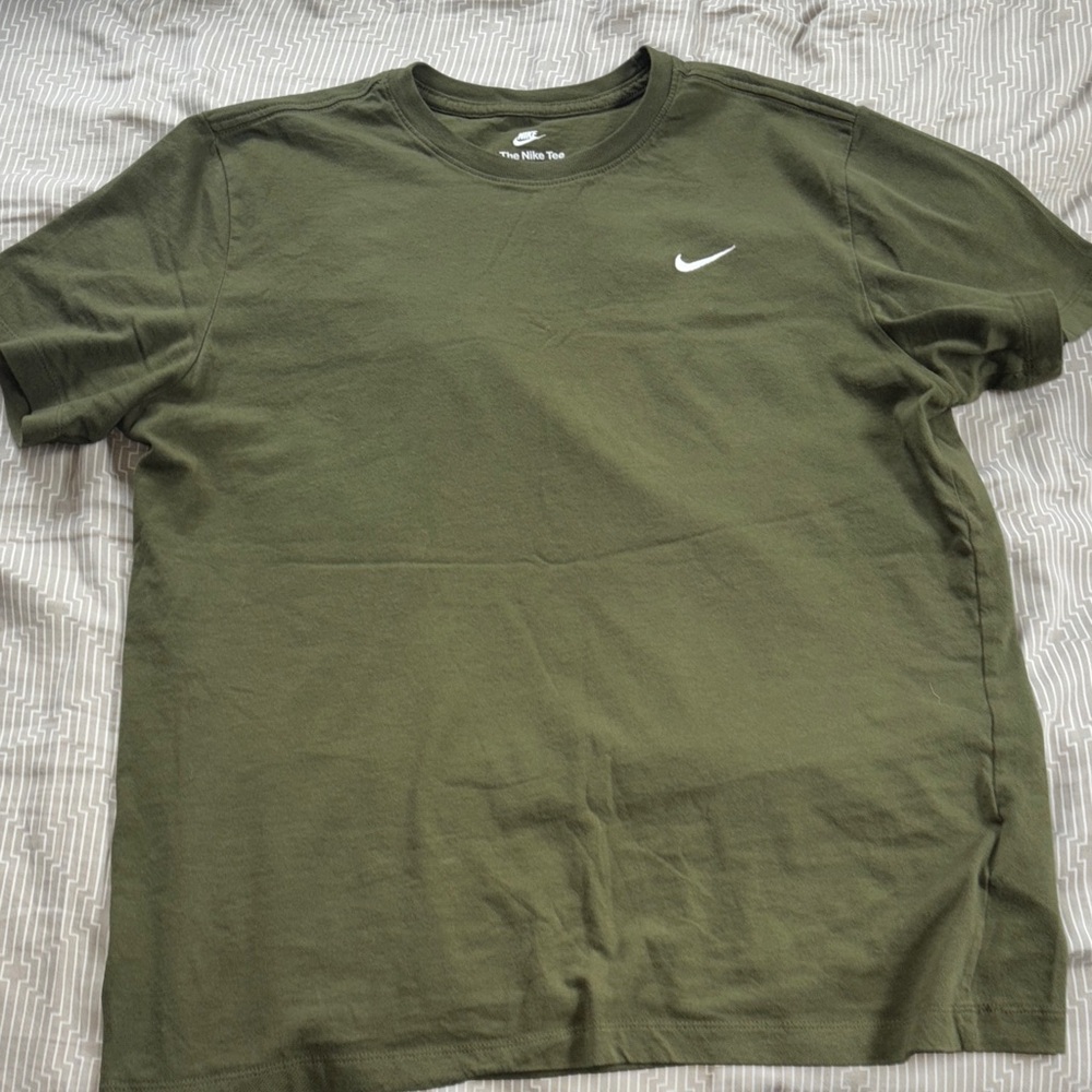 Nike Men's Dark Green Short Sleeve Tee